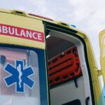 Ambulance met geopende deur