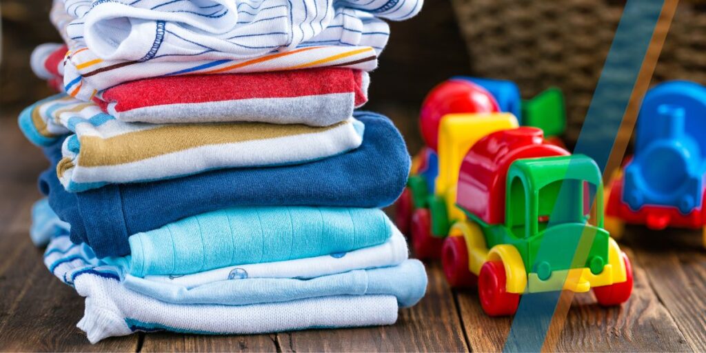 Tweedehands kleding en speelgoed.