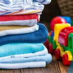 Tweedehands kleding en speelgoed.