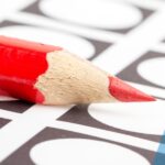 Rood potlood op stemwijzer